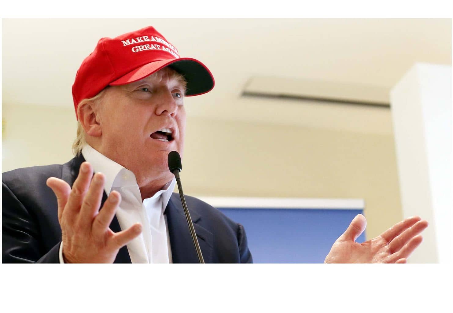 Trump wears red hat campaign