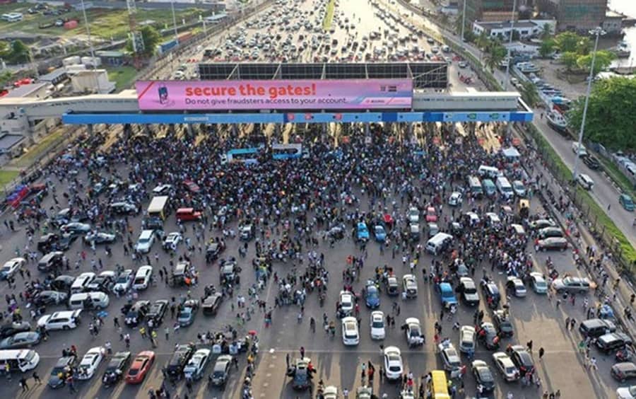 #EndSARS: Lagos residents kick against collection of tolls at Lekki Tollgate